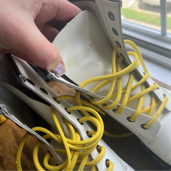 Dr. Martens 1460 smooth in white (yellow stitching and laces) - Picture 5 of 10